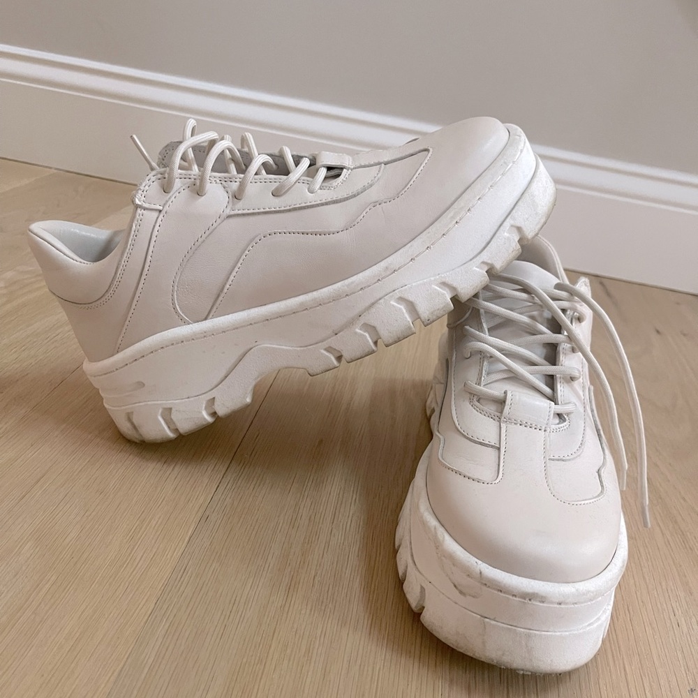 Women’s large sole platform shoes